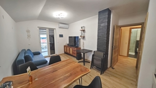 Krk, popolnoma prenovljen in opremljen apartma v bližini centra!