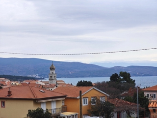 Krk center, nov apartma v nadstropju z delnim pogledom na morje!