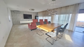 Malinska, luksuzen apartma z bazenom in pogledom na morje!