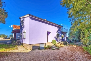 Zaliv Soline, dvojček z dvema apartmajema na mirni lokaciji!