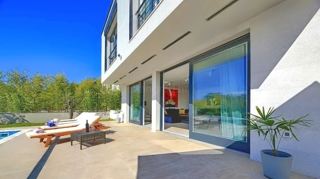 Malinska, luksuzna hiša z bazenom in pogledom na morje!