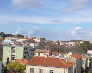 Stanovanje za prenovo, 76 m2, Pula