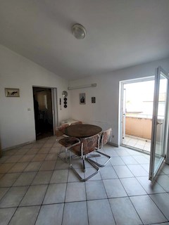 Veliko stanovanje v centru Premanture, 74m2.