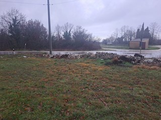 Zazidljivo zemljišče, 5 km od Vodnjana, 900 m2 - POČITNIŠKA VILA, PROJEKT