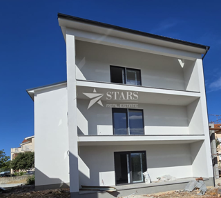 Otok Krk, Čižići, dvosobni apartma z dnevno sobo v novogradnji