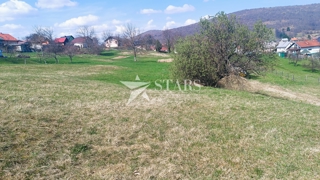 Ogulin - velika gradbena parcela s kmetijskim delom