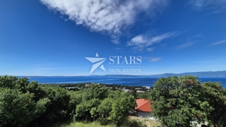 KOSTRENA | Samostojna hiša na koncu slepe ulice s panoramskim pogledom na Kvarnerski zaliv
