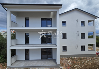 Otok Krk, Čižići, dvosobni apartma z dnevno sobo v novogradnji