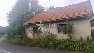 Ogulin - Stavbno zemljišče 1009 m² z objekti za prenovo