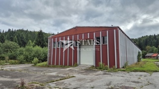 Gorski kotar, Tršće – Industrijska hala z velikim zemljiščem