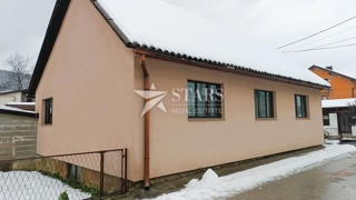 Ogulin - Hiša, vrt, dodatna hiša - takoj vseljivo!