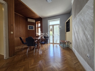 Rijeka, Mlaka – Prostorno 2-sobno stanovanje z dnevno sobo, balkonom in pogledom na morje