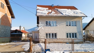 Plaški - Hiša v bližini centra
