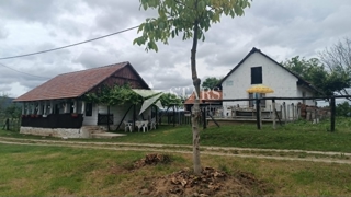 Slunj - Mir, gozd in travniki - avtohtono podeželsko posestvo na 49.387 m²