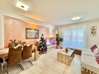 DVOSOBNO STANOVANJE S TERASO V BLIŽINI SLOVENSKE MEJE