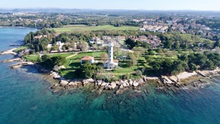 DRUŽINSKO STANOVANJE S TERASO IN DVEMA PARKIRNIMA MESTOMA, 400 M OD MORJA