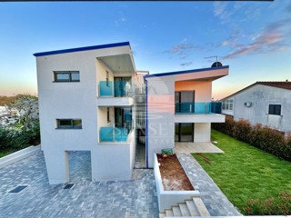 SODOBEN APARTMA LE 300 METROV OD MORJA (E2)