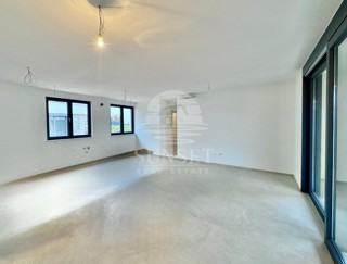 MODERNO DVOSOBNO STANOVANJE Z VRTOM IN TERASO V OKOLICI UMAGA