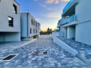 SODOBEN APARTMA LE 300 METROV OD MORJA (E3)