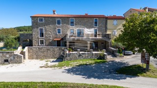 OKOLICA BUJA - KAMNITA ISTRSKA HIŠA Z ODPRTIM POGLEDOM NA MORJE