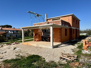 PRODAJA MODERNE HIŠE NA MIRNI LOKACIJI  NOVO