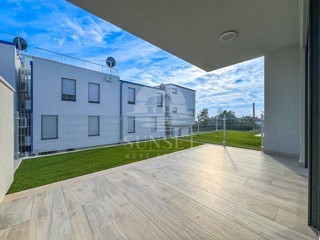 MODEREN STAN V SAMO 300 METRIH OD MORA (B1)