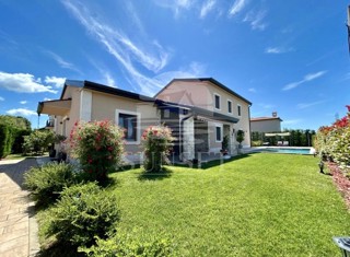 ISTRA, NOVIGRAD – MEDITERANSKA HIŠA Z BAZENOM