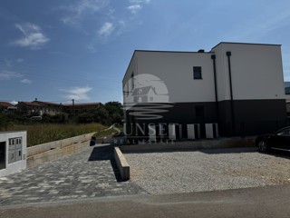 STANOVANJE V OKOLICI POREČA S POGLEDOM NA MORJE - MODERNA NOVOGRADNJA