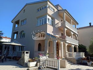 Hiša Malinska, Malinska-Dubašnica, 570m2