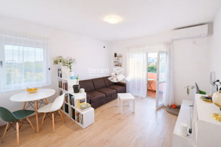 Istra, Pula, Valdebek, stanovanje 42 m2, 1. nadstropje, 1 soba z dnevnim prostorom, parkirno mesto, shramba, opremljeno!! #prodaja