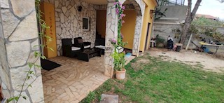 Istra, Marčana, Kavran, samostojna hiša 259m2 z vrtom 300m2, prodamo