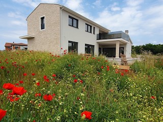 KOP-747, Nova Vila 219 m², s Bazenom, na mirni lokaciji, 7 km od Poreča