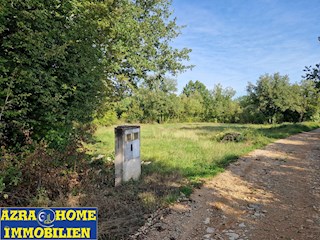 Gradbena parcela s priključkom na vodo za prodajo v Rapavelu, 1123 m² (Z-664)