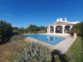 Prodaja, pritlična hiša s tremi spalnicami in bazenom v okolici Poreča, KOP-767