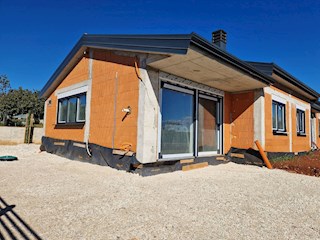 Prodaja, Kaštelir, Pritlična hiša na mirni lokaciji, v gradnji (KOP-770-A)