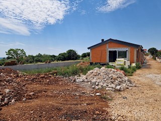 KOP-770-C, Kaštelir – Moderna pritlična hiša s bazenom v gradnji
