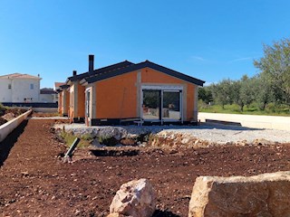 Prodaja, Kaštelir – Moderna pritlična hiša s bazenom v gradnji KOP-770-C