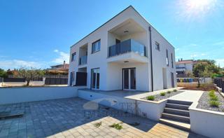 Poreč, dvojček, 3,8 km od morja
