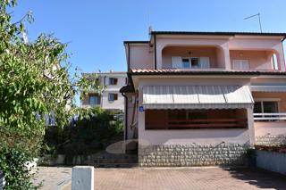 Poreč - lepa hiša dvojček s tremi spalnicami