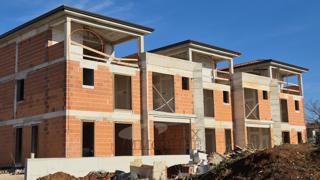 Moderna vrstna hiša se nahaja v čudovitem Poreču