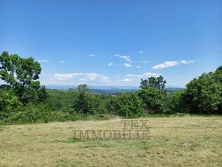 Gradbeno zemljišče z gradbenim dovoljenjem v okolici Višnjana