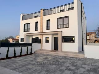Luksuzna vila z bazenom 7.7 km od Poreča , 152 m2