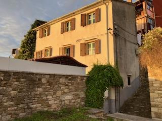 Motovun – Čudovita Kamnita Hiša s Teraso in Panoramskim Razgledom