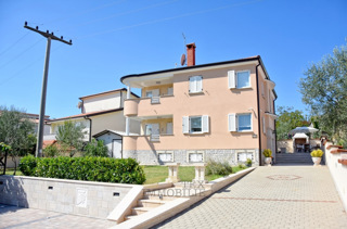 Hiša s 4 apartmaji v bližini Poreča