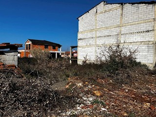 Poreč, gradbeno zemljišče 3 km od morja