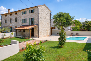 Prodamo čudovito prenovljeno kamnito hišo z bazenom