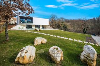 Edinstvena vila, ki pleni pozornost s svojim modernim dizajnom in subtilno eleganco