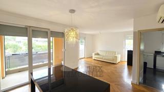 Poreč – Prostorno in svetlo stanovanje v središču mesta, 300 m od morja