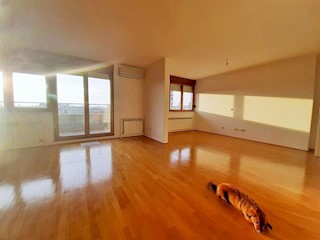 Zagreb, Trešnjevka, luksuzno petsobno stanovanje-penthouse, 3 parkirna mesta