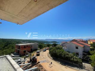 PENTHOUSE APARTMA V NOVOGRADNJI S STREŠNO TERASO IN ODPRTIM POGLEDOM NA MORJE
